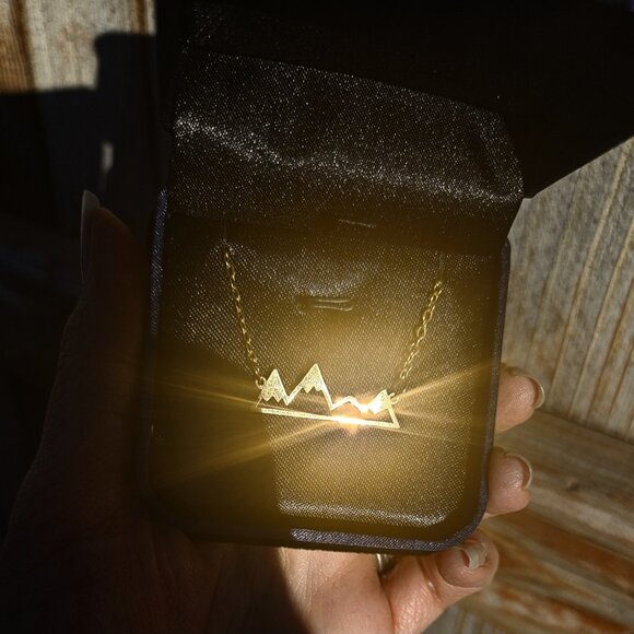 Mountain Ball Cap White & Necklace Gold Combo - Picture 5 of 7